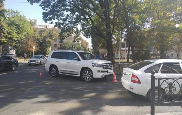 Внедорожник сбил троих пешеходов на «зебре» в Ставрополе